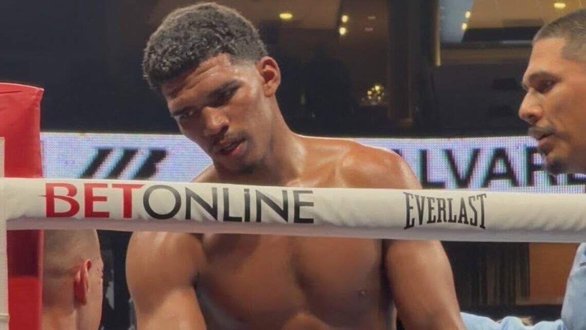 Prospecto mantiene su invicto con nocaut y confirma su condición de joya del boxeo cubano