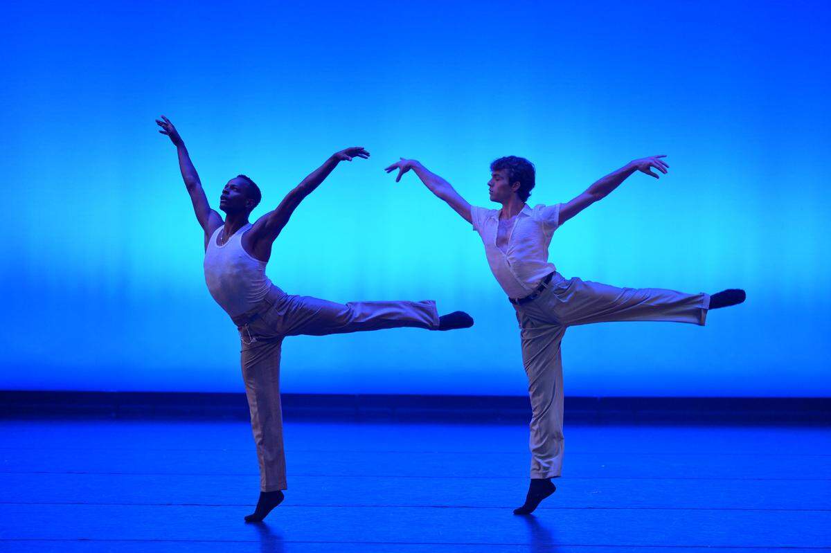 Rui Cruz y Jordan Martínez, bailarines de Miami City Ballet (MCB), interpretan el pas de deux “San Francisco El Grande” de Durante Verzola. 