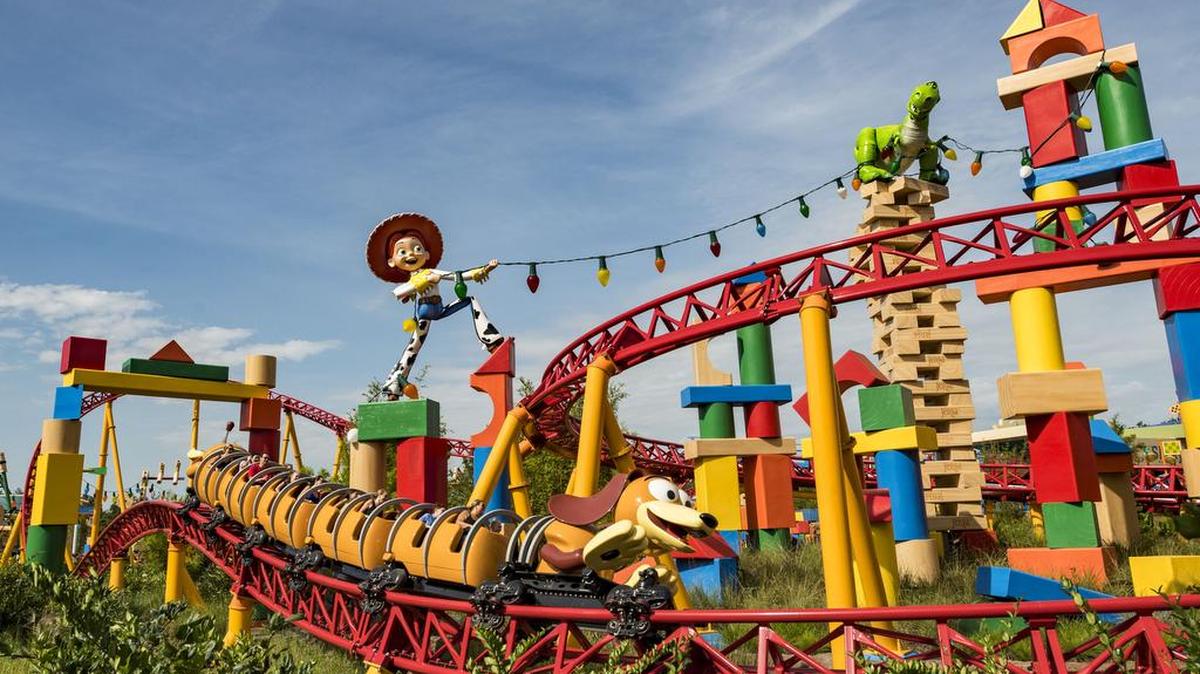 La primera montaña rusa de Disney con un lanzamiento doble, instalada en el parque temático Toy Story Land, de Disney World, en la ciudad de Orlando, Florida.