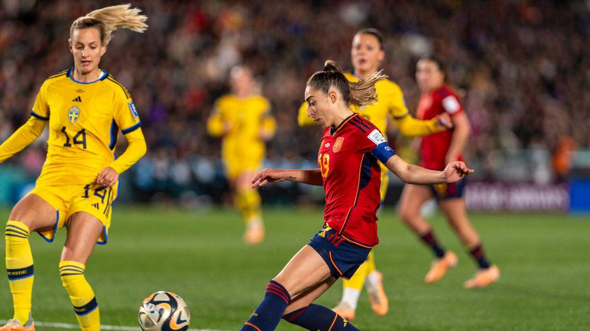  España disputará su primera final del Mundial de fútbol femenino, después de que un gol de Olga Carmona a los 89 minutos diera la victoria 2-1 al combinado español sobre Suecia en la semifinal del martes.