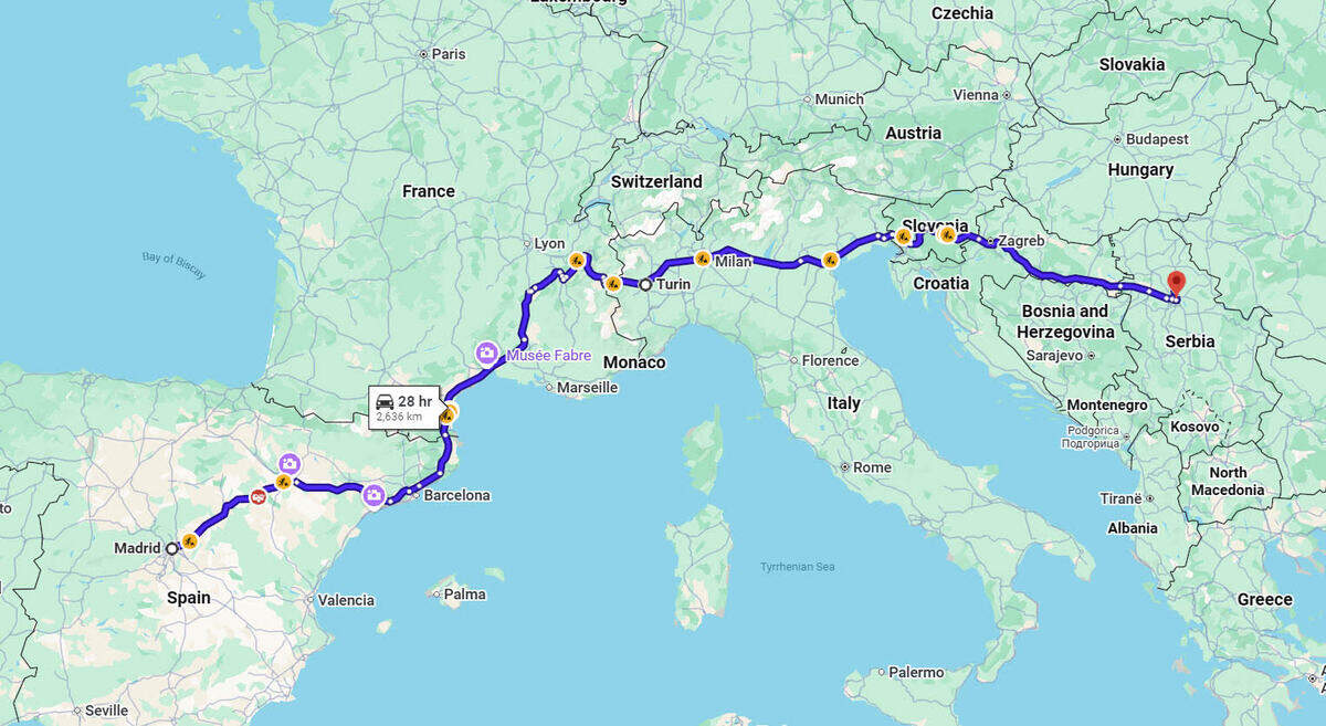 El mapa muestra la ruta de viaje que siguió David Knezevich en su viaje de España a Serbia, aproximadamente entre el 2 y el 3 de febrero de 2024.