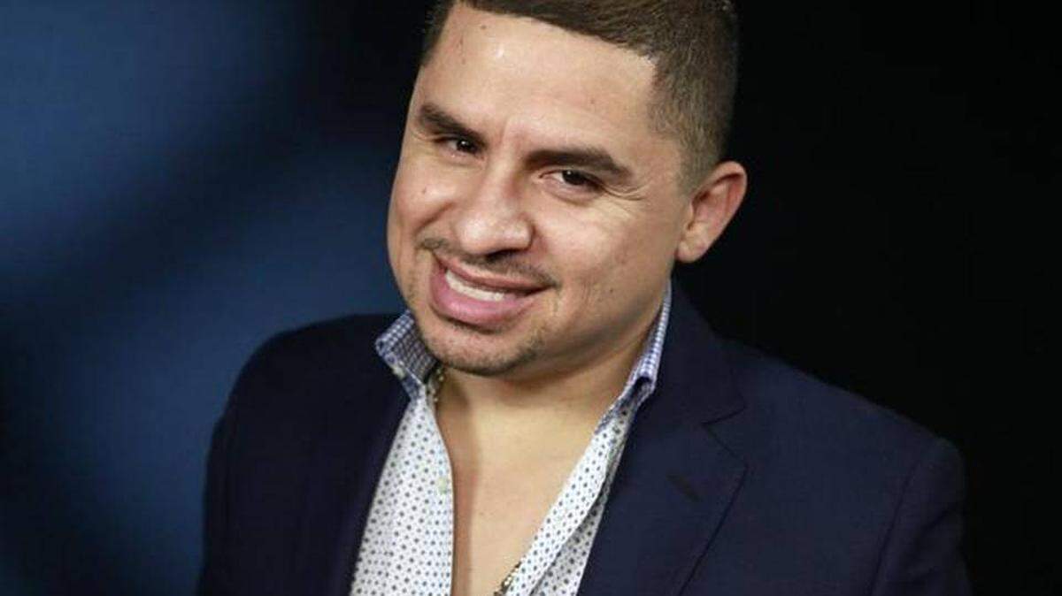 El cantante de música regional mexicana, Larry Hernández.