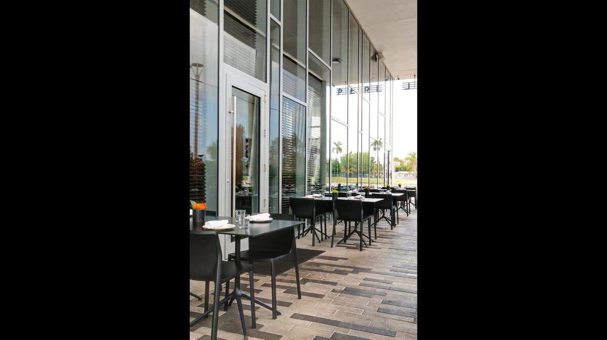 Exterior del restaurante Perl en North Miami Beach.