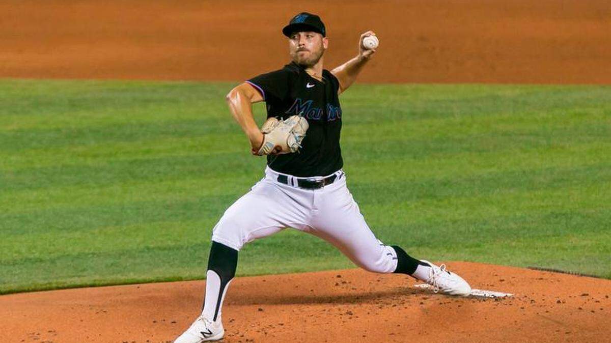 Dan Castano reconoce de inmediato el sabor de las empanadas. Aunque no suele hablar mucho, el lanzador de los Marlins vive orgulloso de la sangre argentina que corre por sus venas 