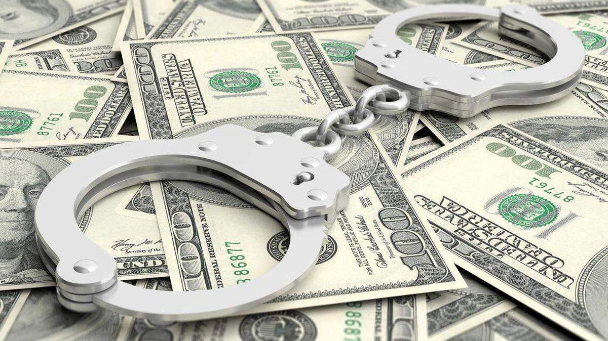 Ronnie Atkinson pleaded guilty to bank fraud and identity theft for cashing $3M from Morris Bank in Gray; sentenced to seven years, ordered to repay the money.