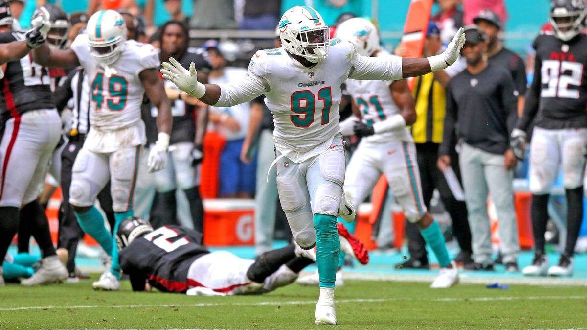 Emmanuel Ogbah regresa a Miami tras acordar un contrato por cuatro años y $65 millones, expresó el lunes el agente Drew Rosenhaus al Miami Herald.
