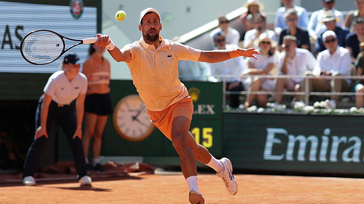 El astro serbio Novak Djokovic derrotó 6-3, 6-2, 6-7 (7/9) y 6-3 al francés Valentin Royer, el miércoles en París. 