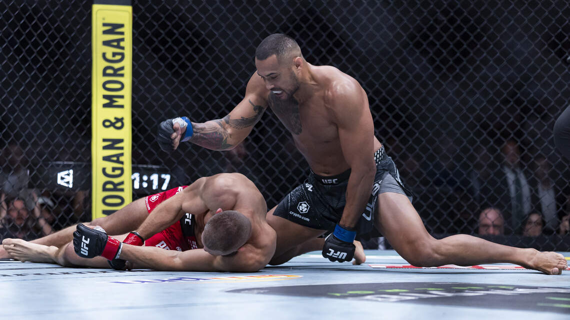Gloria con una sola pierna. Ulberg noquea a Prochazka lesionado y gana título semipesado en UFC 327