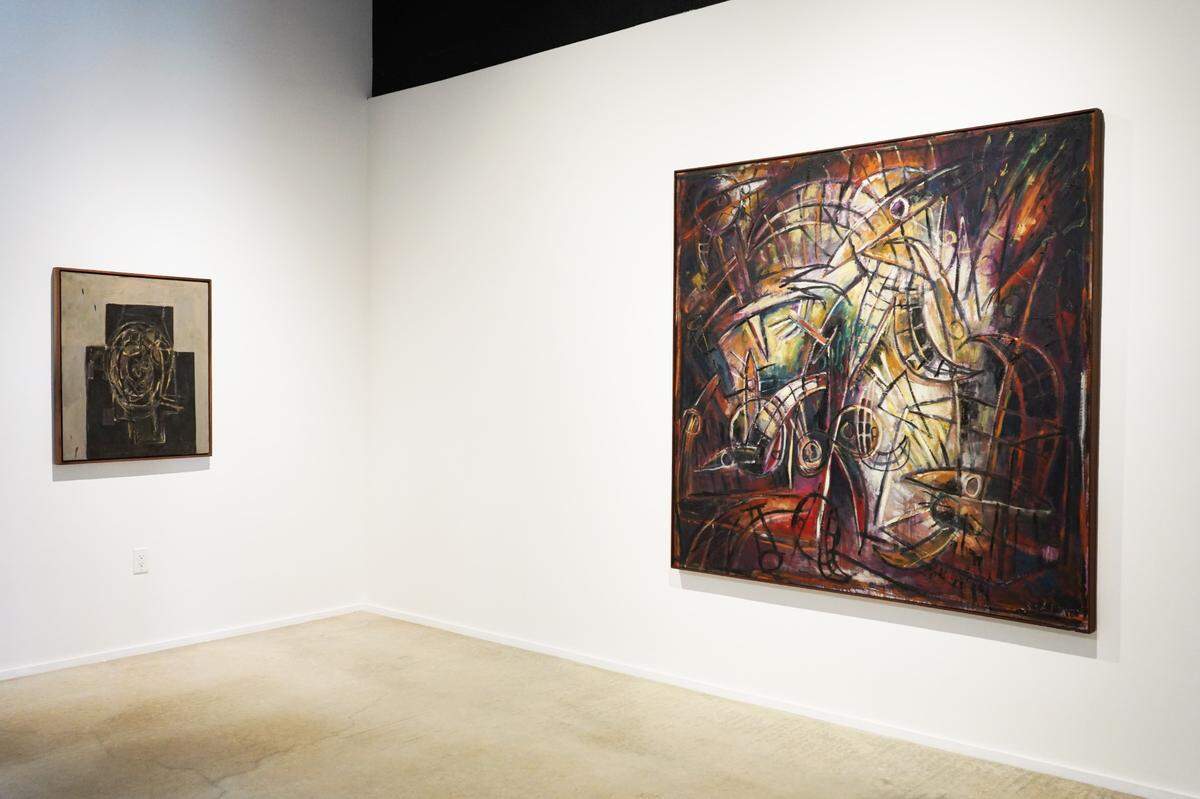 “Untitled (Head) Witness”, 1990, óleo sobre lienzo, 36 x 30 pulgadas y “Prayer 2”, 1989, óleo sobre lienzo, 72 x 72 pulgadas. 