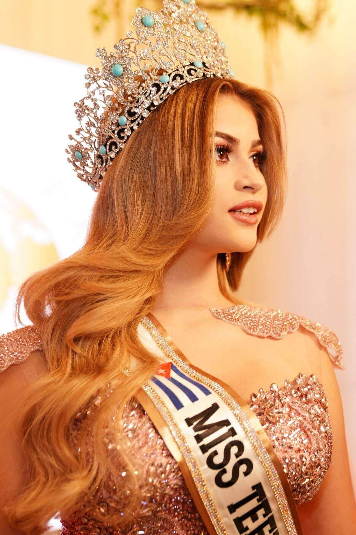 La adolescente, que ha sido formada en modelaje, baile y diversas disciplinas artísticas, participará en el Miss Teen Grand International global durante una gala que se realizará en septiembre, en Vietnam.
