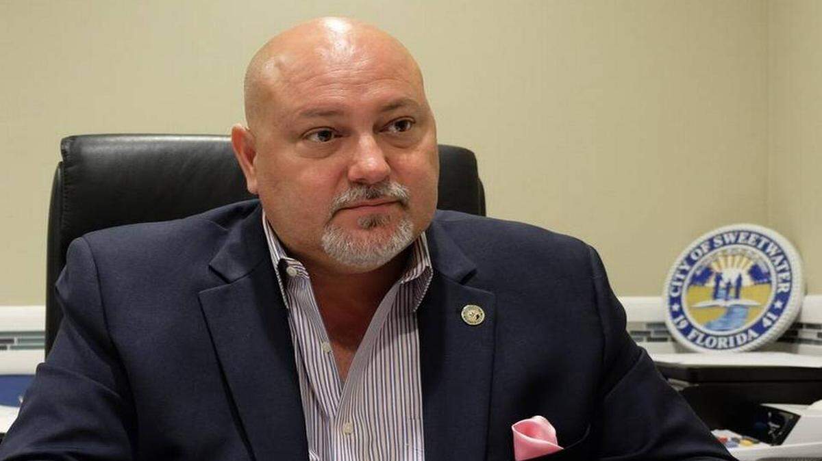 El alcalde de Sweetwater Orlando López 
