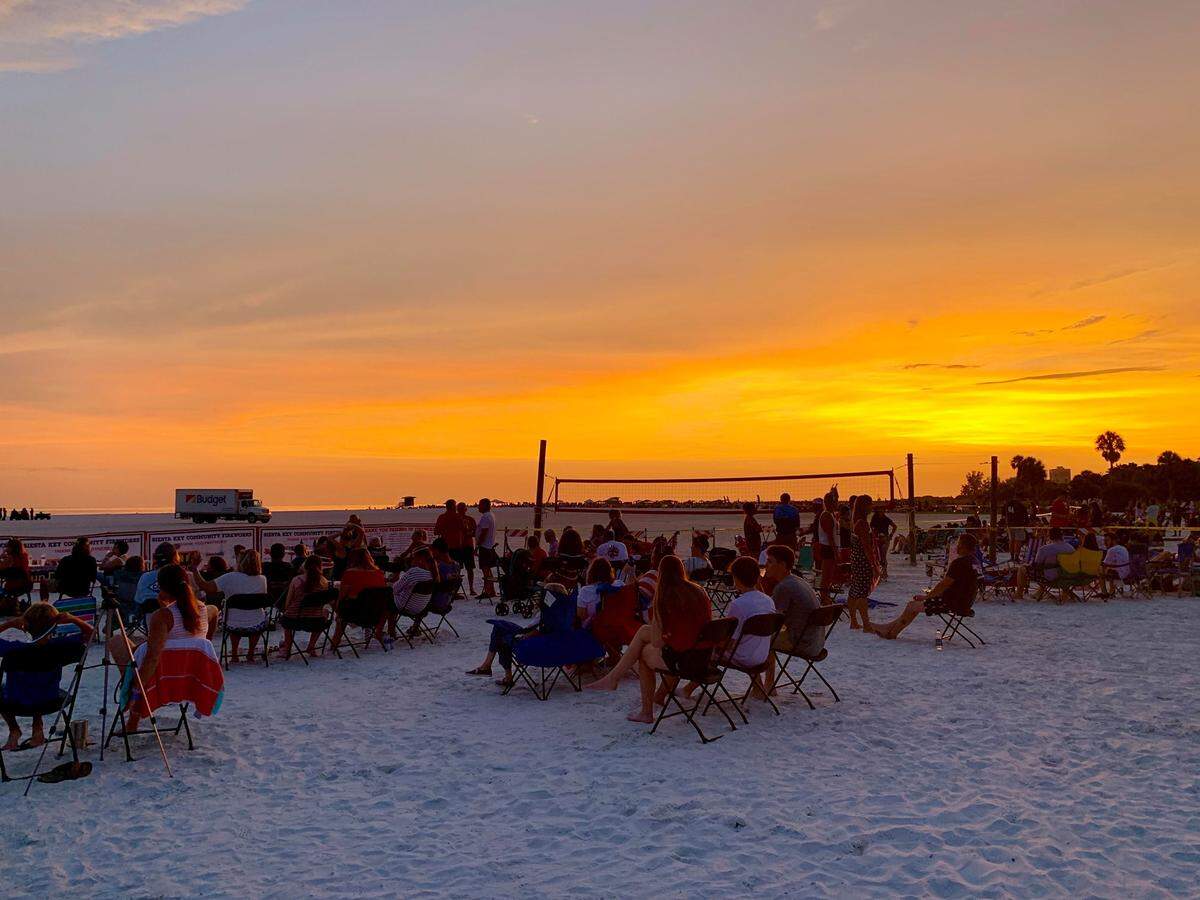 Los domingos por la noche se puede disfrutar de un espectáculo de tambores en Siesta Key.
