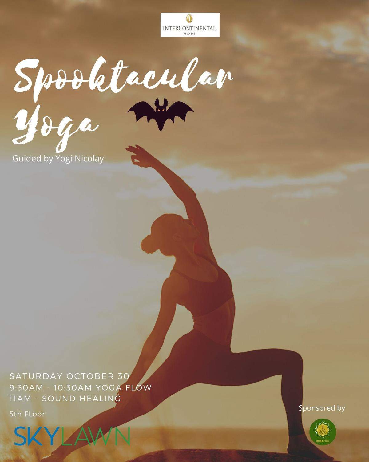 En el hotel InterContinental Miami: Spooktacular Yoga.