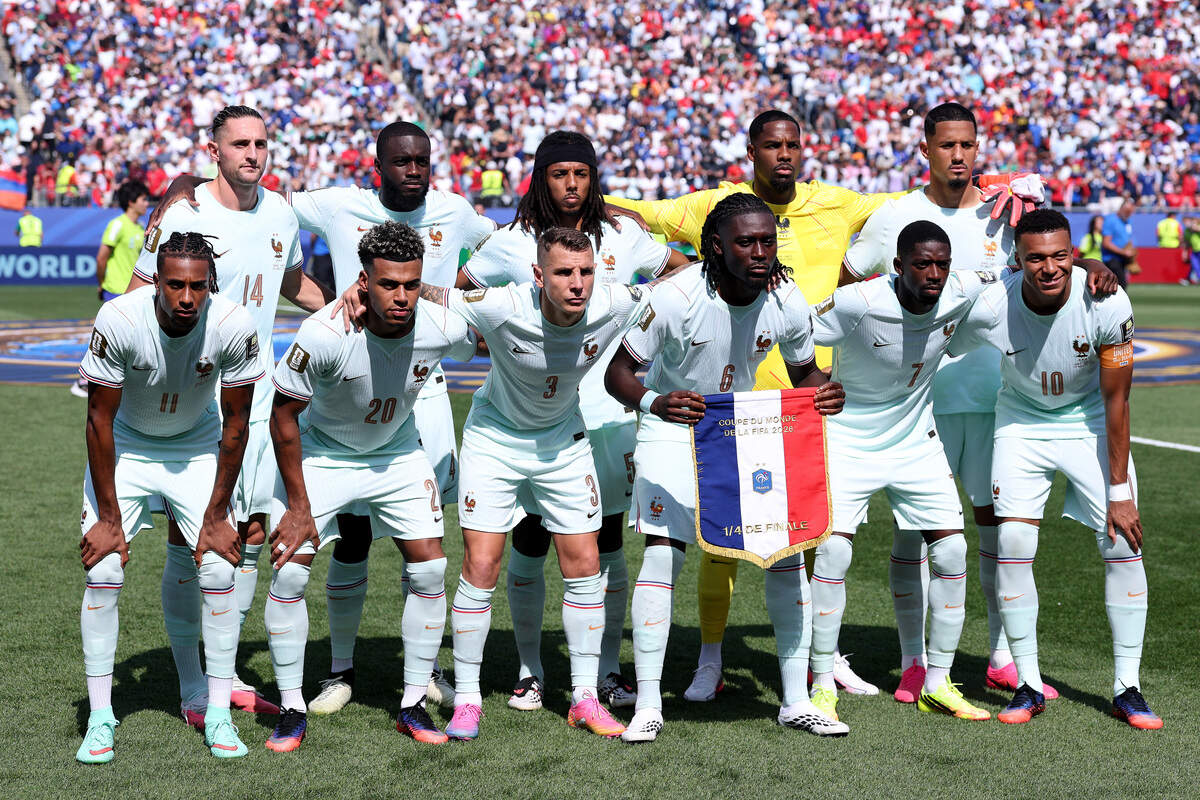 Los jugadores de Francia posan para una foto antes del partido de cuartos de final de la Copa Mundial de la FIFA ante Marruecos en el Estadio de Boston, el 9 de julio de 2026 en Foxborough, Massachusetts.