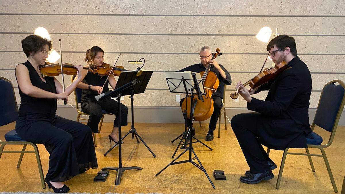 Los integrantes del South Beach Chamber Ensemble, (de izq. a dcha) Karen Lord Powell, Sheena Gutierrez, Michael Andrews y Eric Eake.