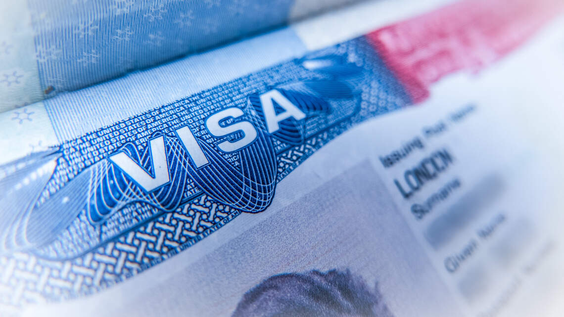 Deportaciones masivas de inmigrantes en EEUU: ¿Qué proponen los republicanos y los demócratas? | Opinión