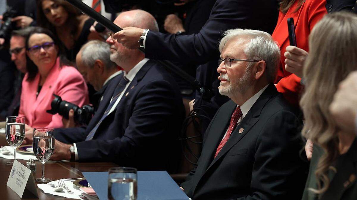 WASHINGTON, DC - OCTOBER 20: Australian Ambassador to the U.S. Kevin Rudd (C) attends a meeting between President Donald Trump and Prime Minister of Australia Anthony Albanese in the Cabinet Room of the White House on October 20, 2025 in Washington, DC. Albanese is visiting the U.S. Capital to meet with President Trump and later visit the Pentagon. (Photo by Anna Moneymaker/Getty Images)