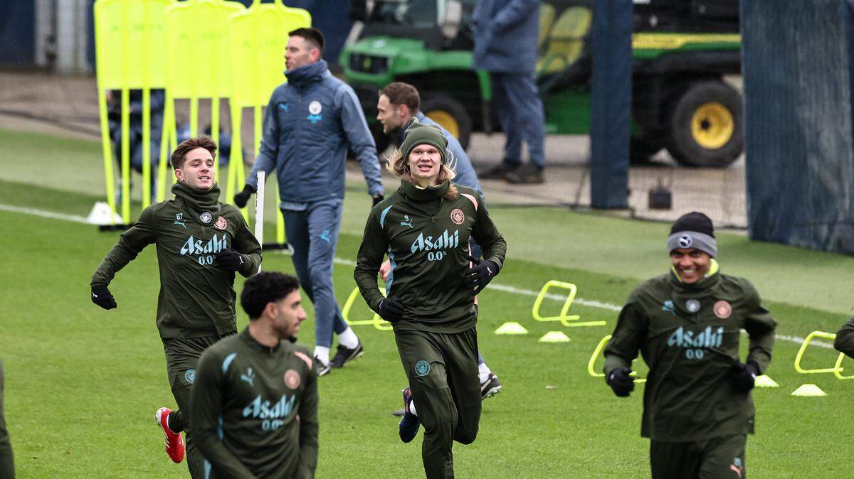 Los jugadores del Manchester City entrenan para el partido ante el Real Madrid en la Liga de Campeones, el 10 de febrero de 2025 en Manchester, Inglaterra.