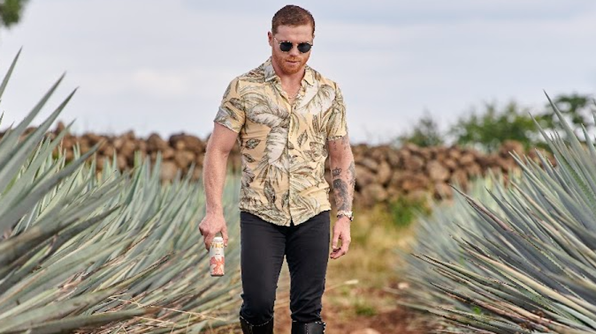 Más allá de su trayectoria profesional, Saúl “Canelo” Álvarez se adentra cada vez en el mundo empresarial y sus aventuras mercantiles con productos como la marca de bebidas VMC hablan de su mirada al futuro para cuando llegue el momento de colgar los guantes.