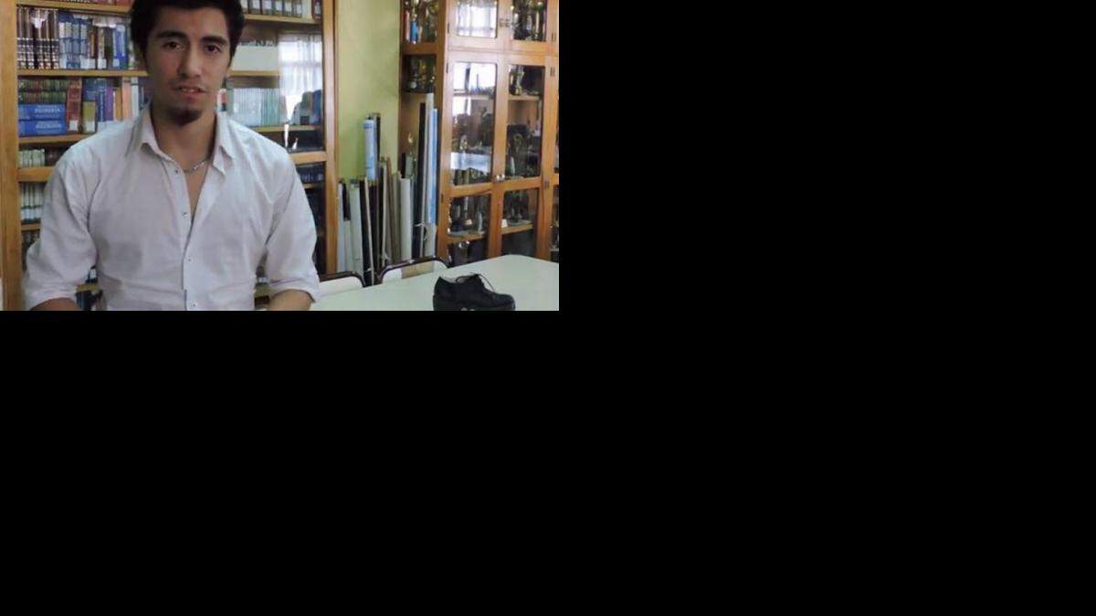 Juan Manuel Bustamante, el estudiante que diseño y fabricó los zapatos con sensores de ultrasonido.
