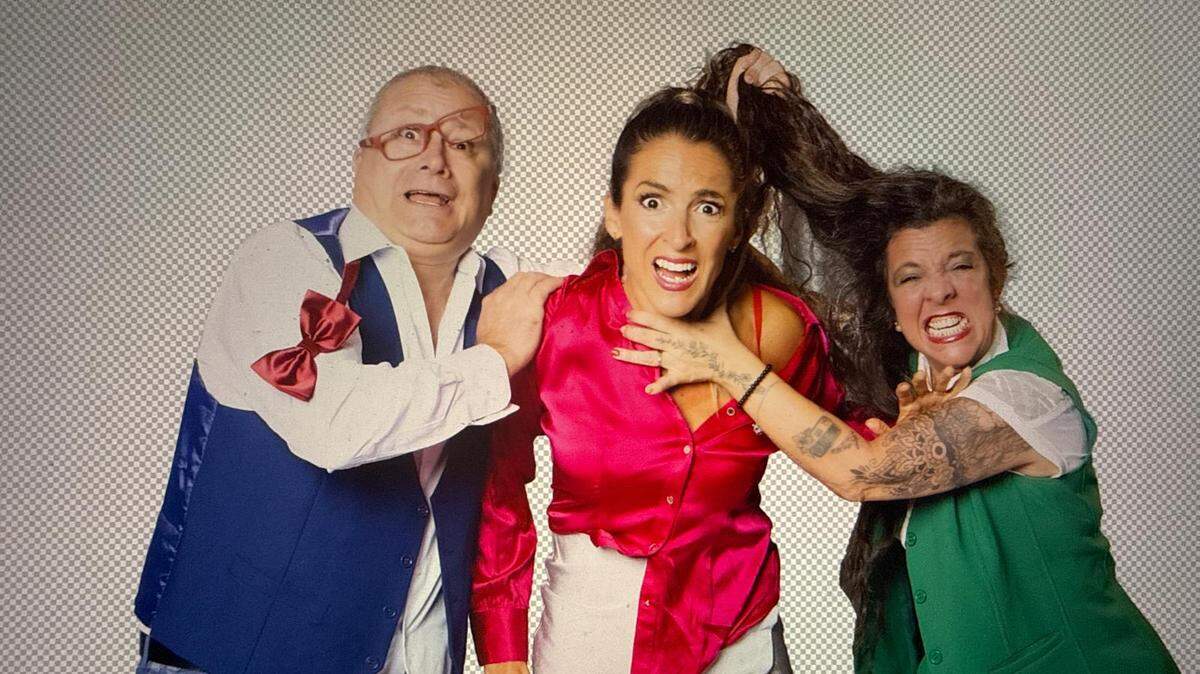 Alejandro Vales, Agustina Lecuona y  Jessica Álvarez Diéguez en la comedia “Exit” en Teatro 8.