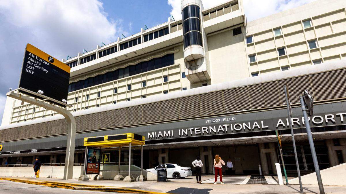 Más de medio millón de personas han utilizado los procesos de libertad condicional de la administración Biden para venir a Estados Unidos desde Cuba, Nicaragua, Haití y Nicaragua. Muchos han volado por el Aeropuerto Internacional de Miami.