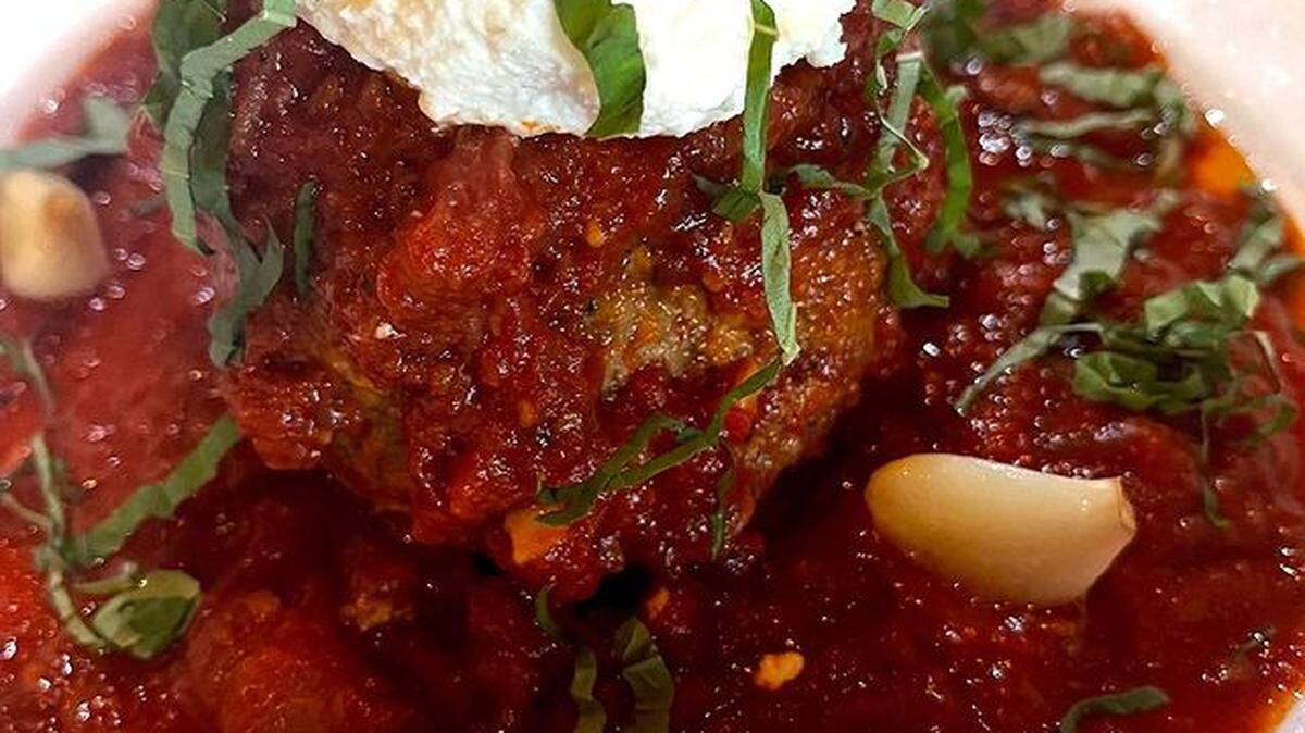 Prime Italian tiene cuatro opciones de albóndigas masivas.