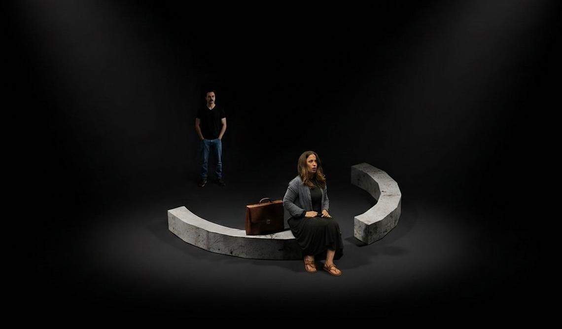 Los actores Laura Ramos y Daniel Romero interpretan a Ella y El Autor en “Variaciones para un tema insignificante”.