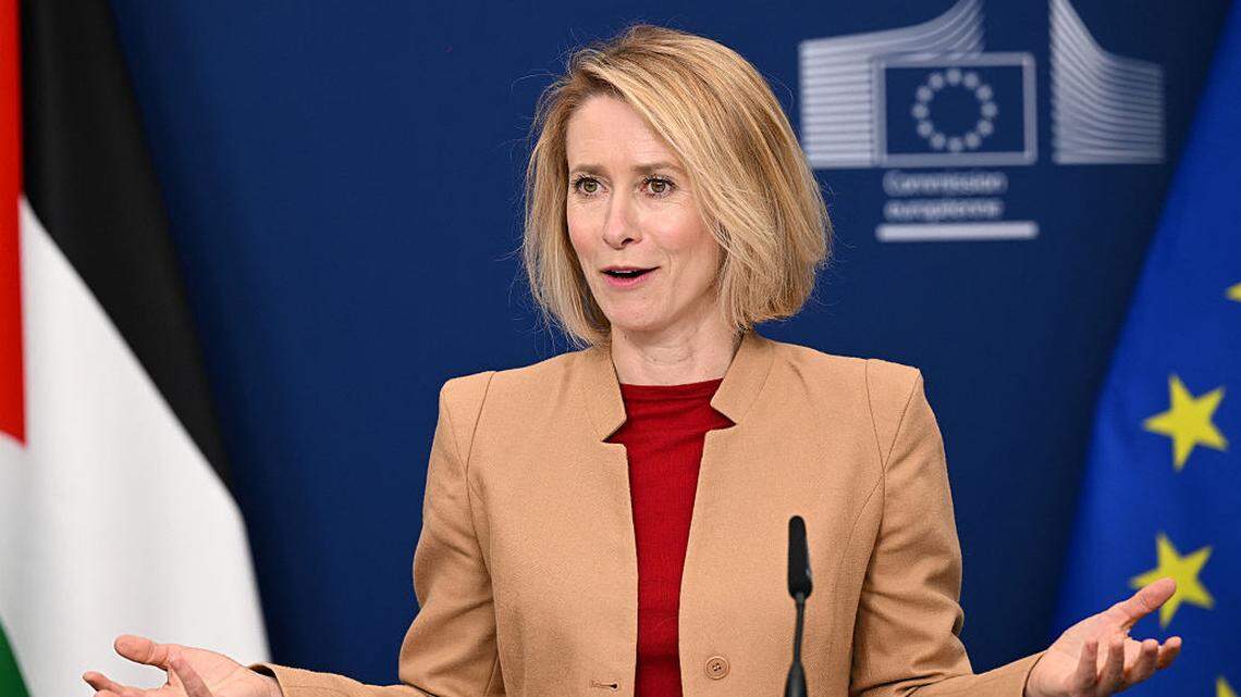 La alta representante de la UE y vicepresidenta de Asuntos Exteriores y Política de Seguridad, Kaja Kallas, interviene durante una declaración ante la prensa, en Bruselas, el lunes, 20 de abril de 2026. El martes, Kallas anunció que no hubo acuerdo para imponer sanciones a Israel.