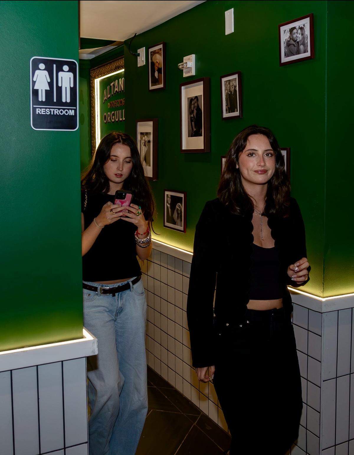 Azul y Mia Soler.