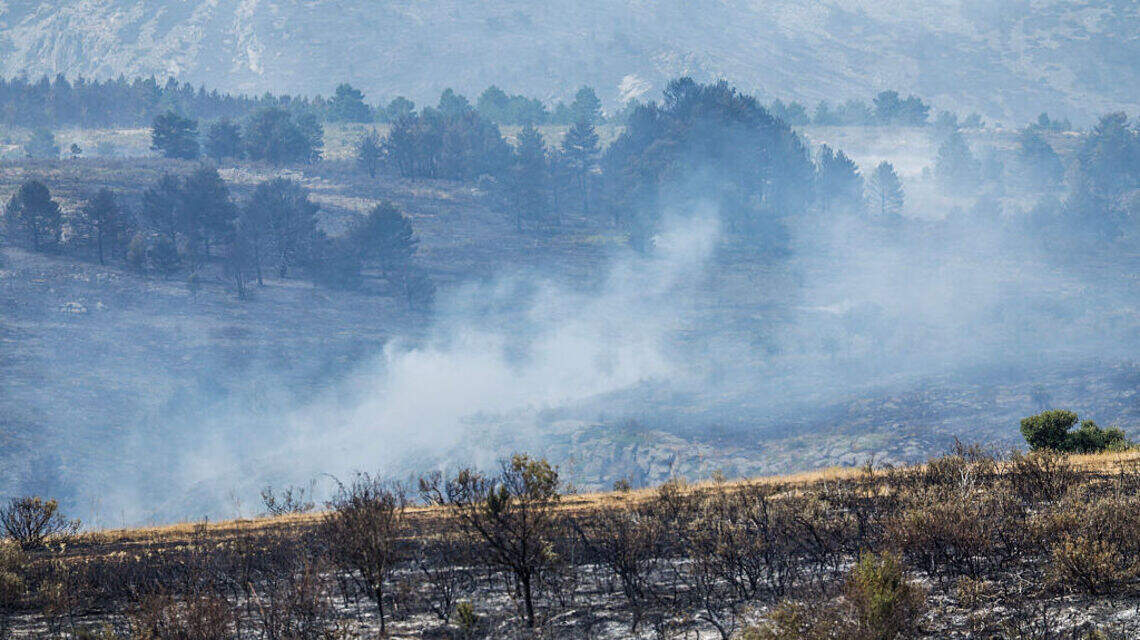 ‘Es una catástrofe’: incendio deja 19,000 evacuados o confinados en región de Madrid