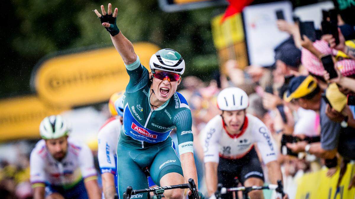 El velocista belga Jasper Philipsen consiguió el miércoles su cuarta victoria en una etapa en el Tour de Francia de este año y con lo que llevó a seis victorias en su carrera.
