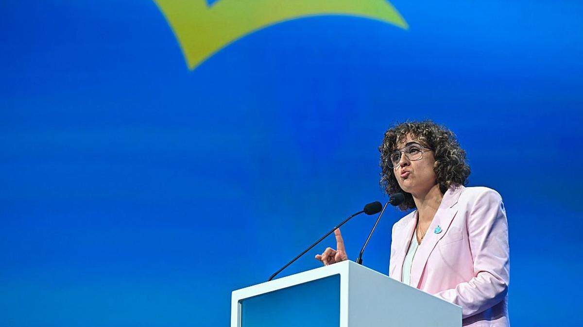 Dolors Montserrat criticó este jueves 30 de abril del 2026 que, mientras la Eurocámara insta a frenar el levantamiento de sanciones, el presidente del Gobierno español, Pedro Sánchez, haya invitado a la presidenta encargada de Venezuela, Delcy Rodríguez, a la próxima Cumbre Iberoamericana en Madrid.