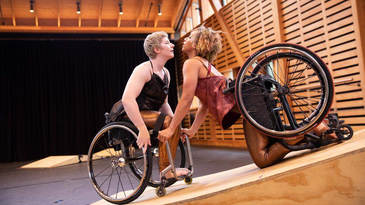 Kinetic Light dancers Alice Sheppard and Laurel Lawson perform “Under Momentum”.