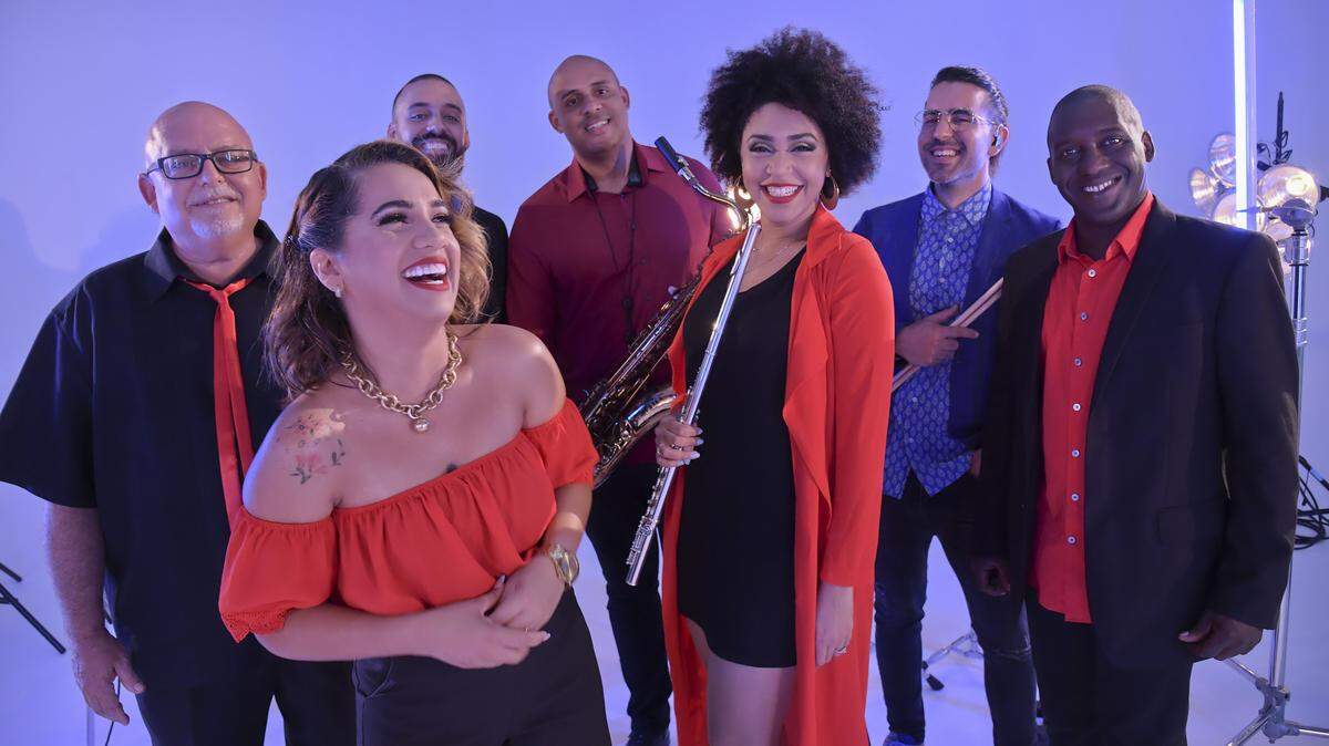 PALO! se presentará en el Collins Park el 31 de diciembre. De izquierda a derecha: Steve Roitstein, Miriam Mar, Dayron Gallardo, Aldo Salvent, Dannah Santiago,  Otto Santana y Julio César Rodríguez Delet. 