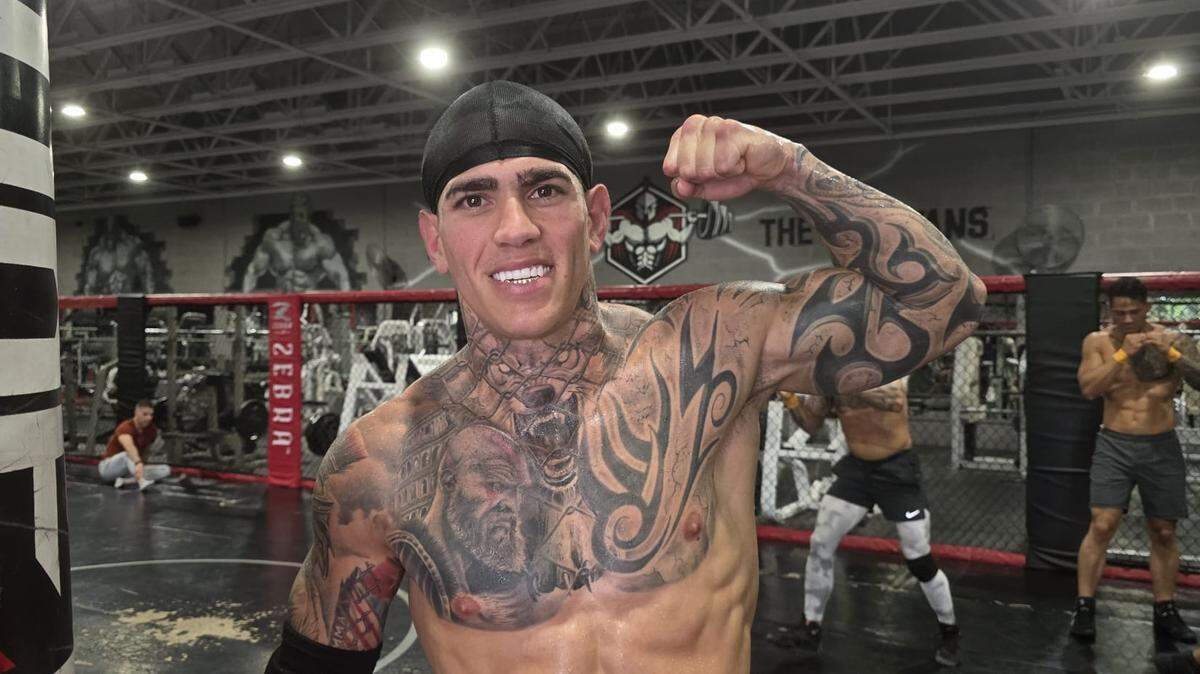 El peleador cubano Eduardo Suárez debutará el 4 de junio en el Hard Rock de Hollywood inspirado por el éxito de su hermano Ernesto y convencido de que el boxeo a mano limpia encaja con su estilo. 