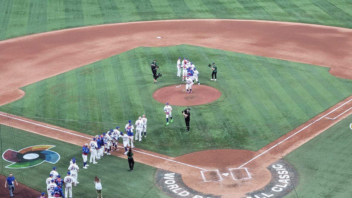 El Tem Rubio de Puerto Rico pasa por encima de Nicaragua en el Clásico Mundial que inició en Miami.