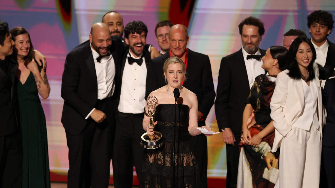 Premios Emmy: “Widow’s Bay” hace historia, “The Pitt” gana otra vez y Dolly Parton recibe un sentido homenaje