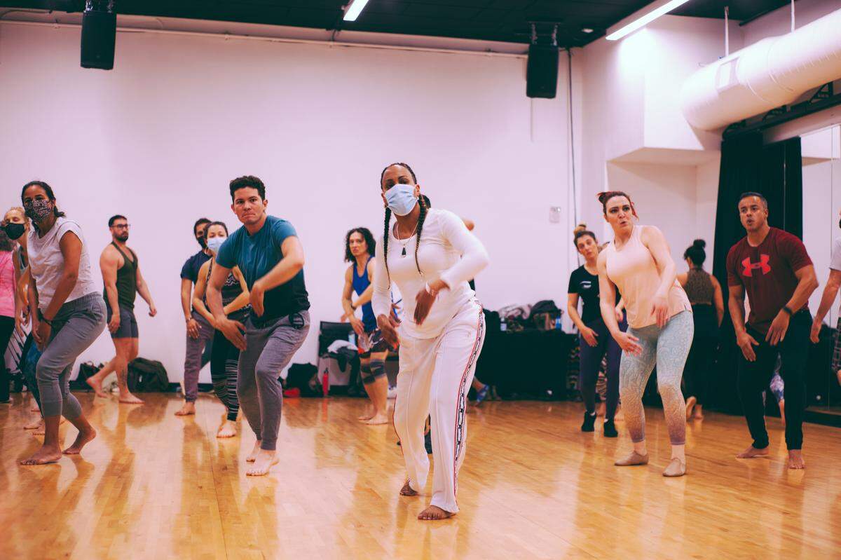 Clase de danza afrocubana en tiempos de pandemia.