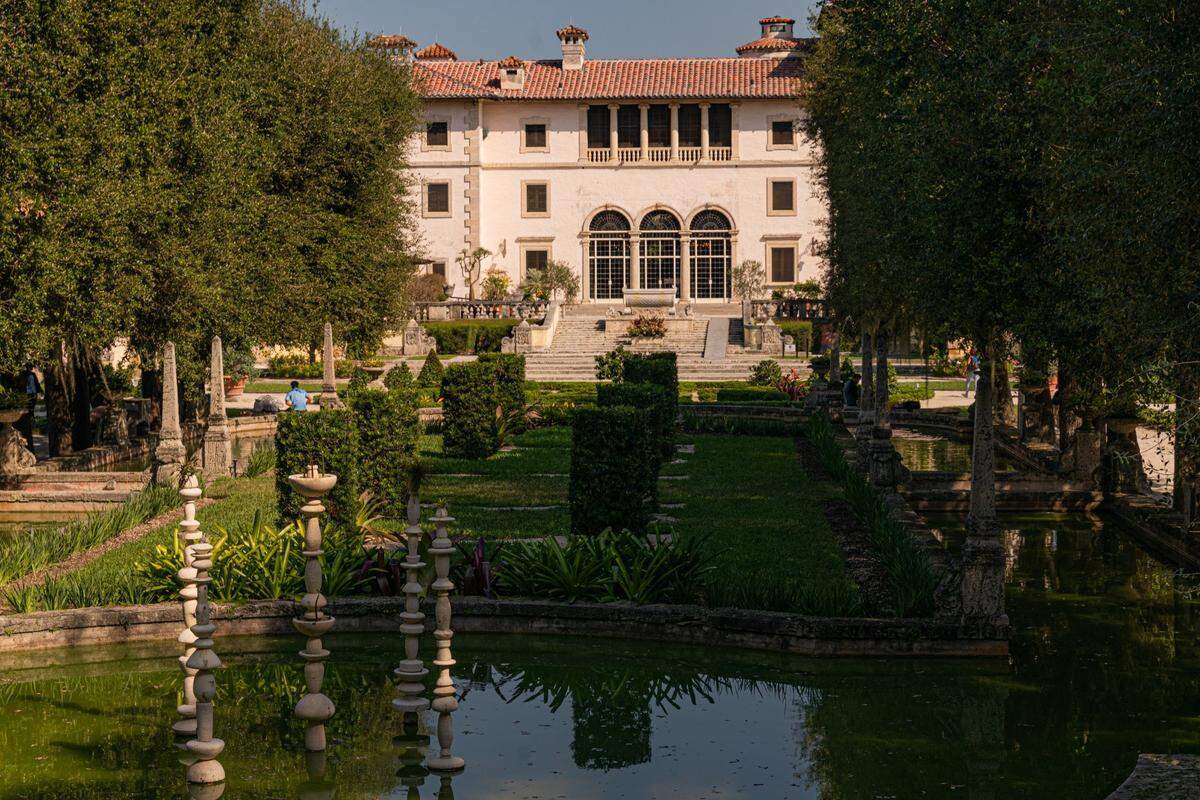 Vizcaya Museum and Gardens ofrece una serie de eventos especiales que combinan historia, cultura y naturaleza en un entorno incomparable. 