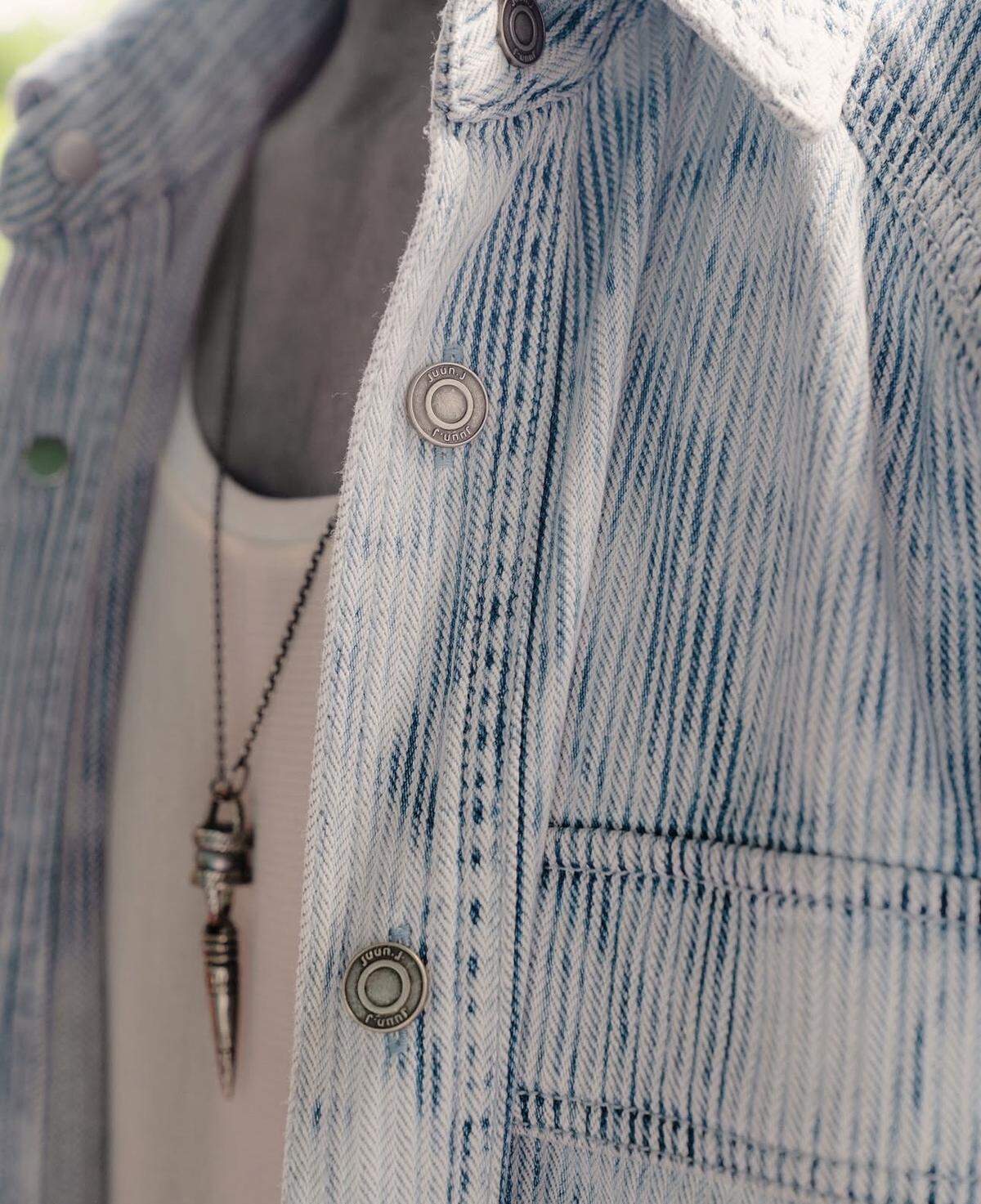 Vestuario de la marca JUUN J x The Room.