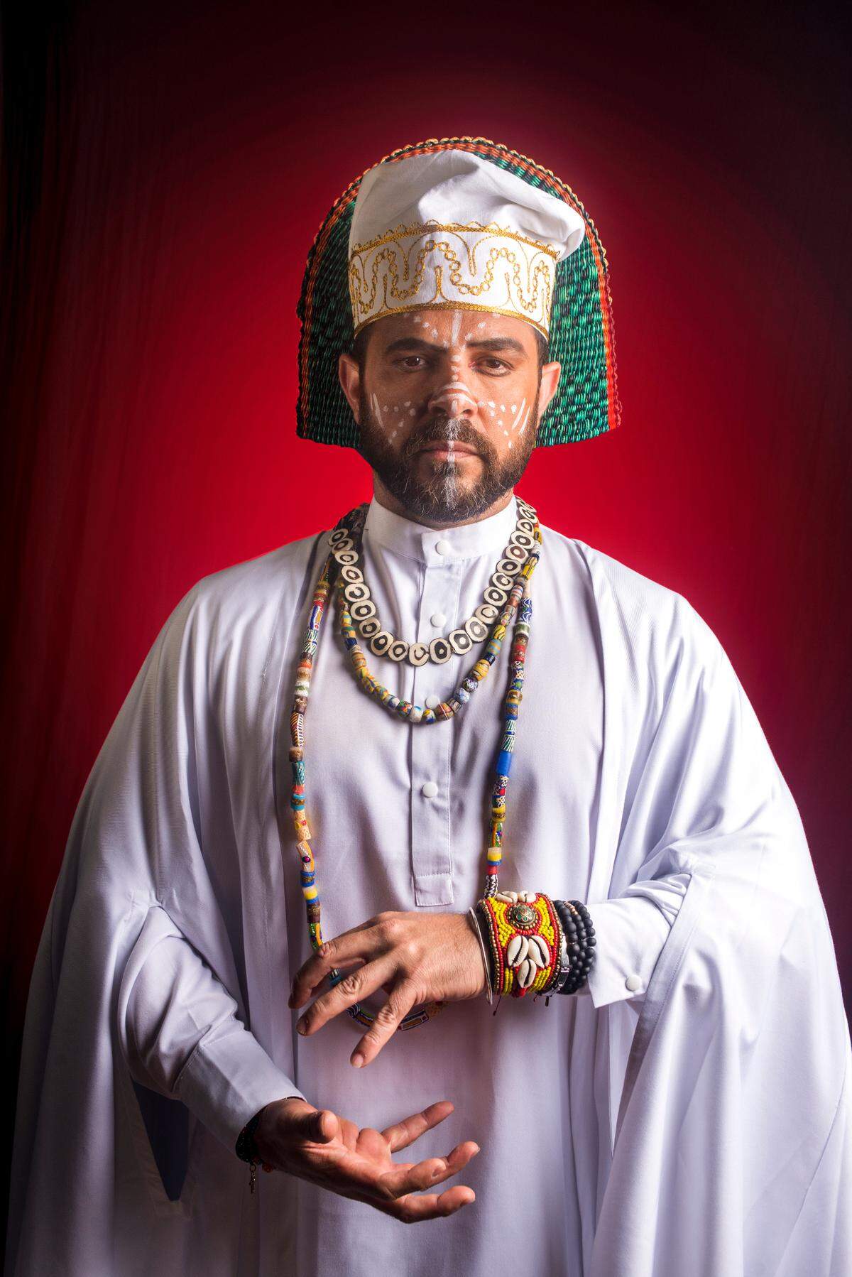 El actor Anthony LoRusso actúa en la puesta de&nbsp;'Leyendas negras', pieza teatral escrita por Eddy Díaz-Souza a partir de textos de la escritora cubana Lydia Cabrera.