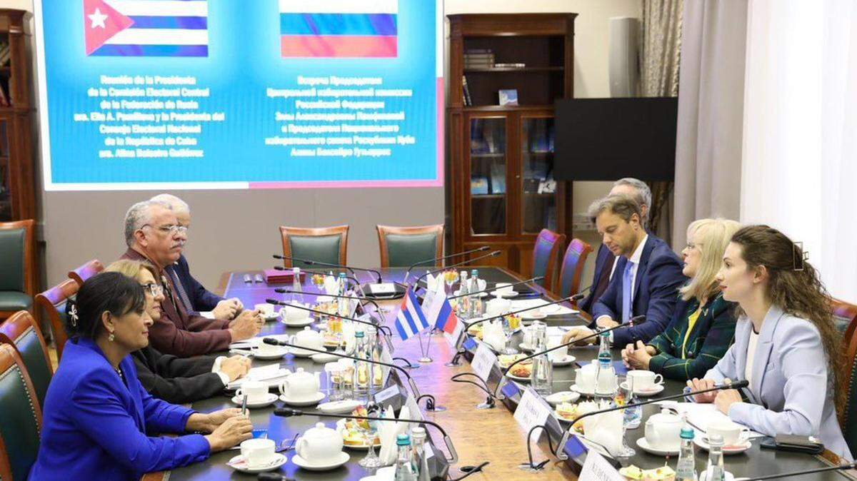 Delegaciones de Cuba y Rusia celebraron la firma de un nuevo acuerdo electoral el 8 de agosto de 2025.