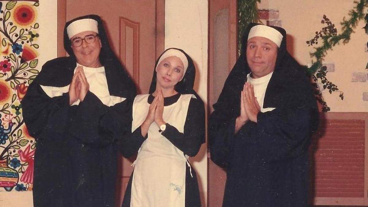 Alfonso Cremata (derecha) junto a Salvador Ugarte y Lucy García en una obra.