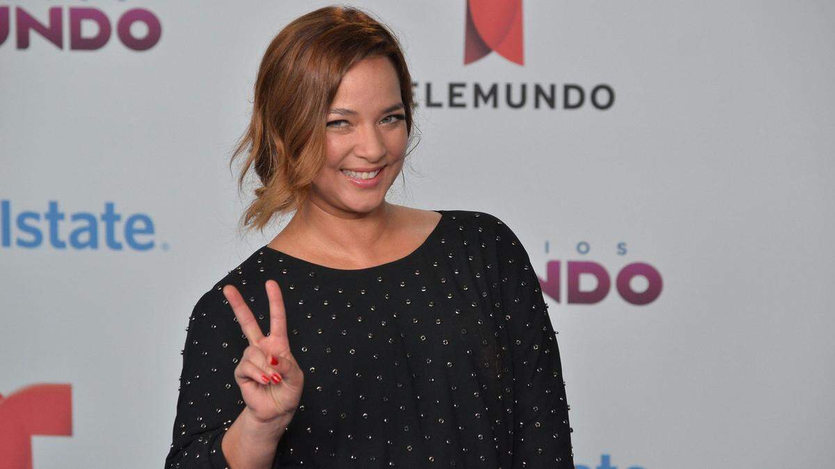 Adamaris López posa a su llegada para la entrega de los Premios Tu Mundo el jueves 21 de agosto de 2014, en el American Airlines Arena de Miami.