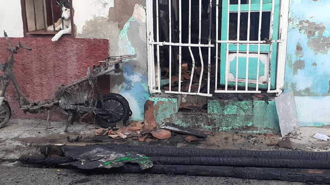 ‘Es un peligro, pero no tengo más remedio’: las motos eléctricas explotan en Cuba