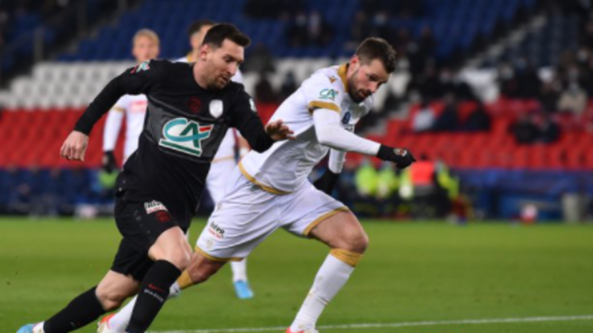 Lionel Messi fue titular tras recuperarse del coronavirus, aunque no tuvo un gran impacto en una frustrante primera mitad para el equipo de Mauricio Pochettino.