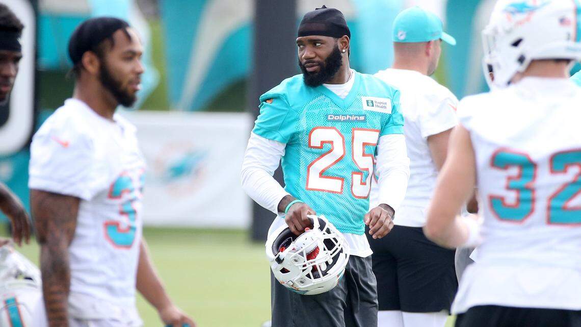 Dolphins training camp Day 2 report: What life without Xavien Howard would look like