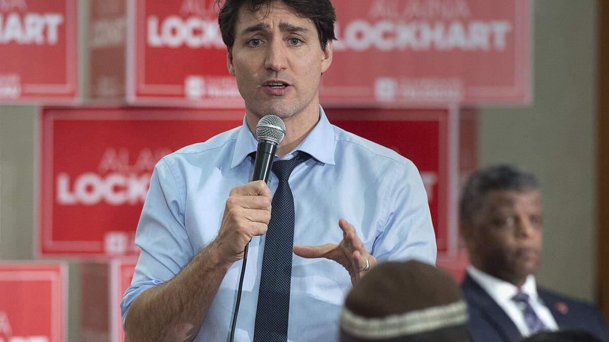 El primer ministro canadiense, Justin Trudeau, se dirige a la multitud cuando asiste al evento de nominación de Fundy Royal MP Alaina Lockhart en Quispamsis, New Brunswick, el miércoles 23 de enero de 2019.