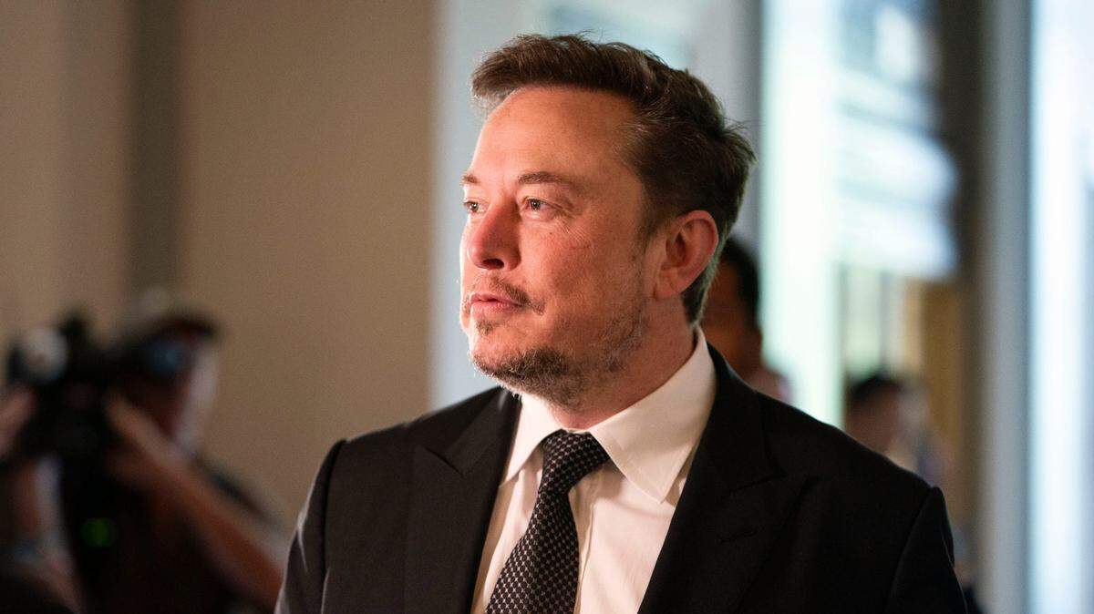 Foto de archivo de Elon Musk, dueño de X/Tesla, en una reunión con senadores de Estados Unidos, el 4 de octubre de 2023.